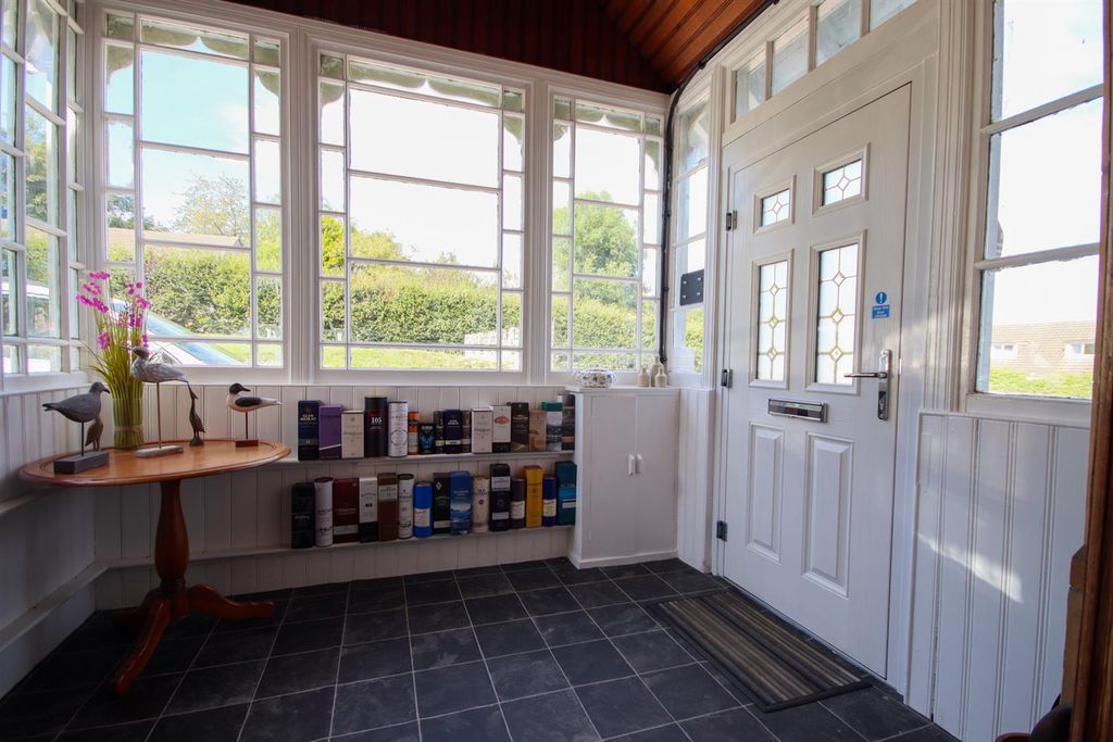 Property photo 3 of 32 Entrance Vestibule