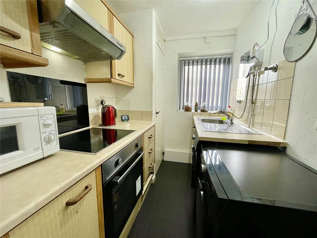 Property photo 3 of 10 Kitchen