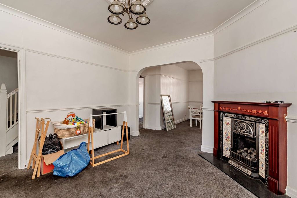 Property photo 3 of 25