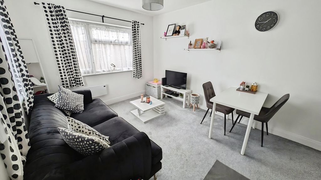 Property photo 2 of 12 Pbox-Img.Jpg