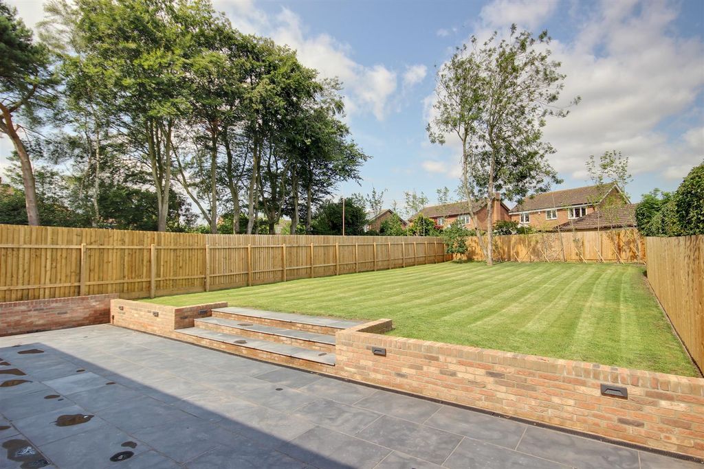 Property photo 2 of 25 Outside