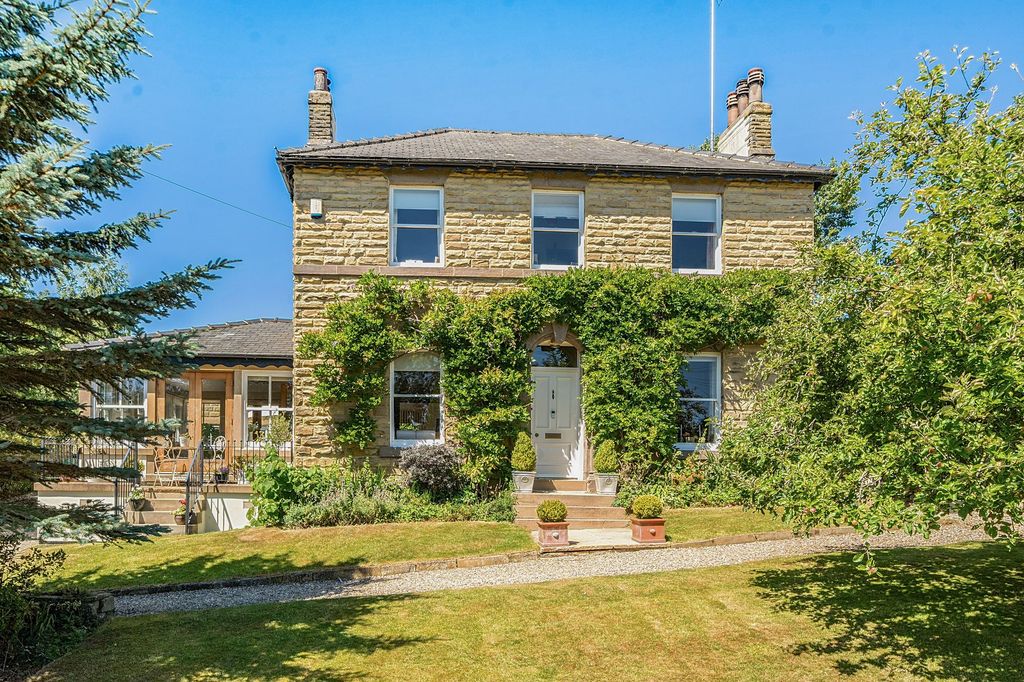 Property photo 1 of 30
