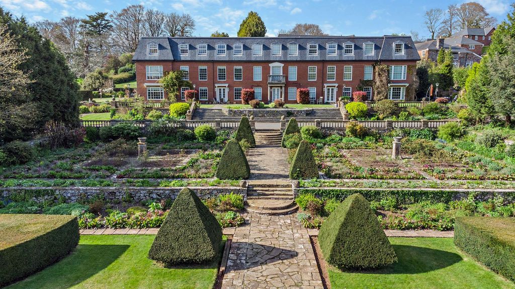 Property photo 1 of 31