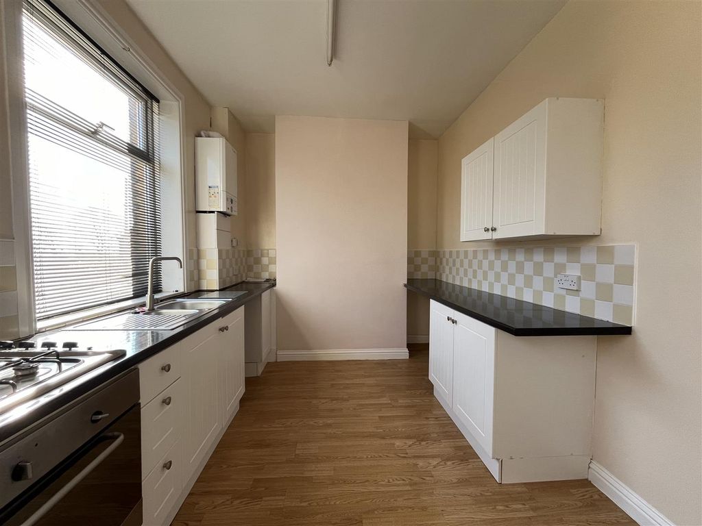Property photo 2 of 9 Kitchen