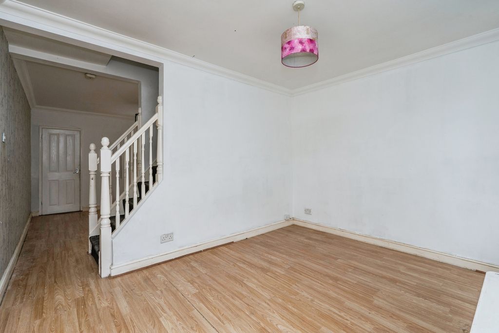 Property photo 3 of 17 Photo