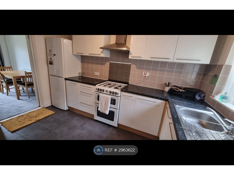 Property photo 3 of 11 Kitchen