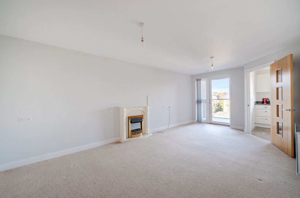 Property photo 3 of 13 1371261-20-6900d3...