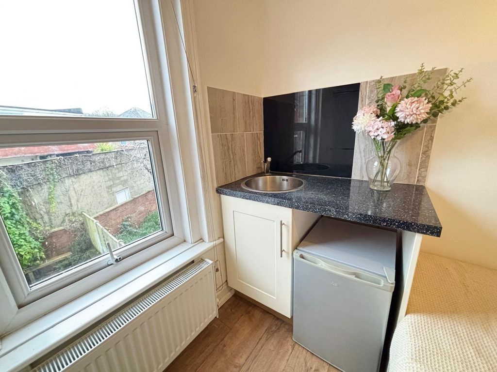 Property photo 3 of 9 B573B195-Eb1B-4456-9A97-062Ca44d43Ac