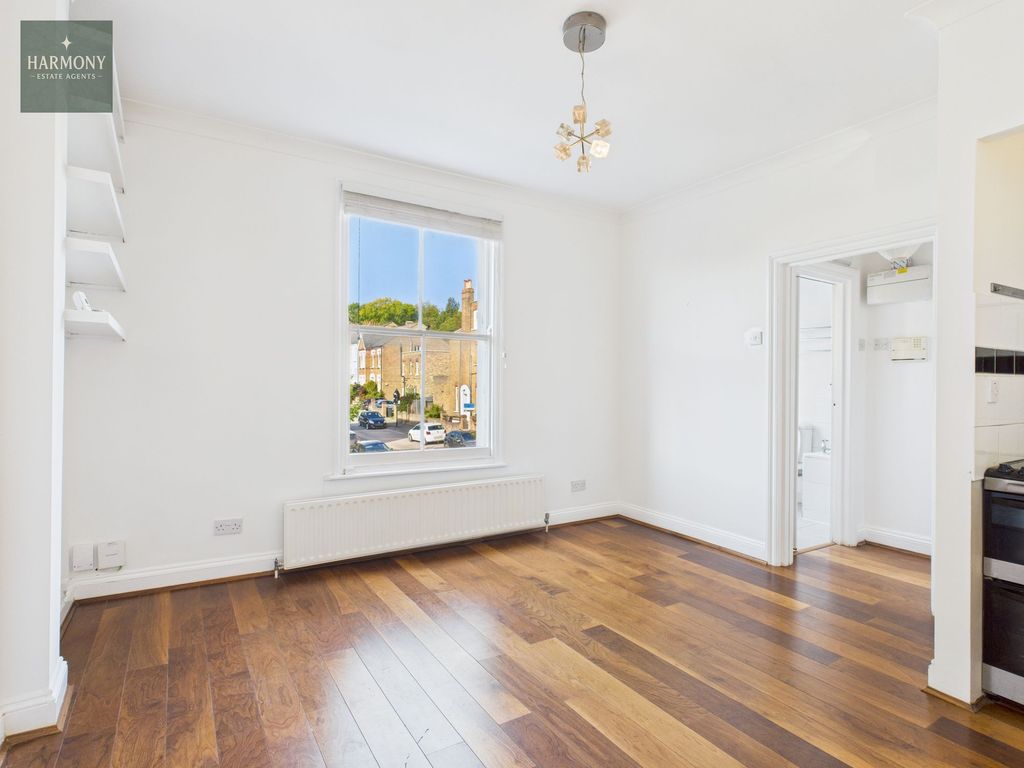 Property photo 3 of 9 Lounge