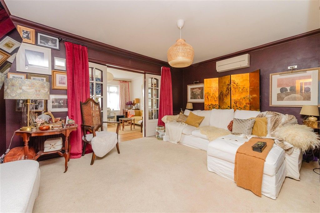 Property photo 2 of 14 Lounge