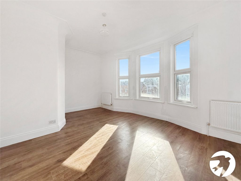 Property photo 3 of 10 Picture No. 12