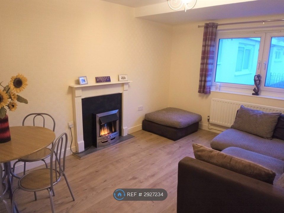 Property photo 2 of 8 Living / Dining Room