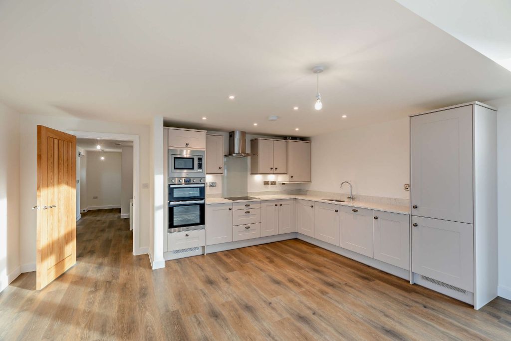 Property photo 3 of 10 Kitchen