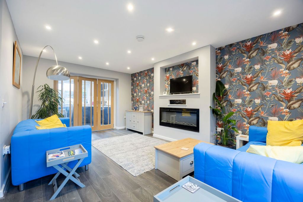 Property photo 3 of 21