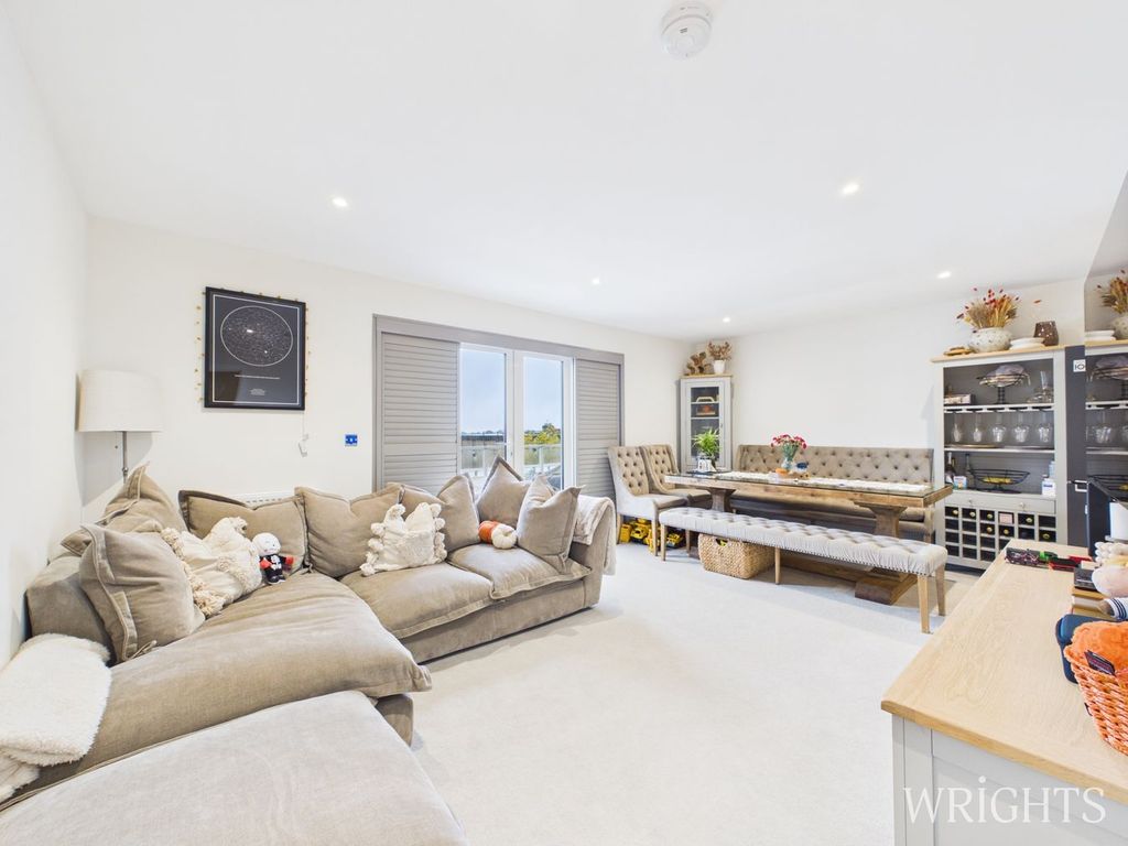 Property photo 1 of 32