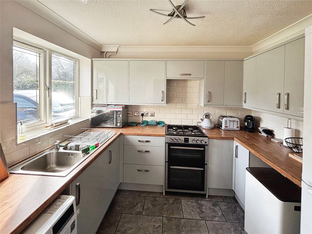Property photo 2 of 8 Kitchen