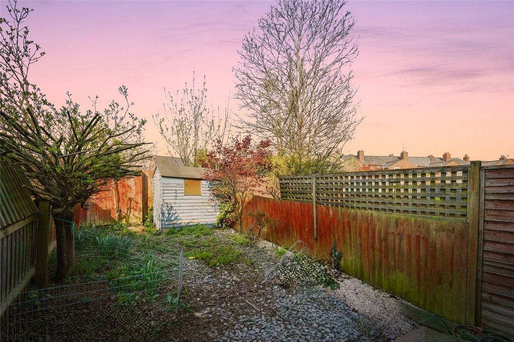 Property photo 2 of 12 Picture No. 22