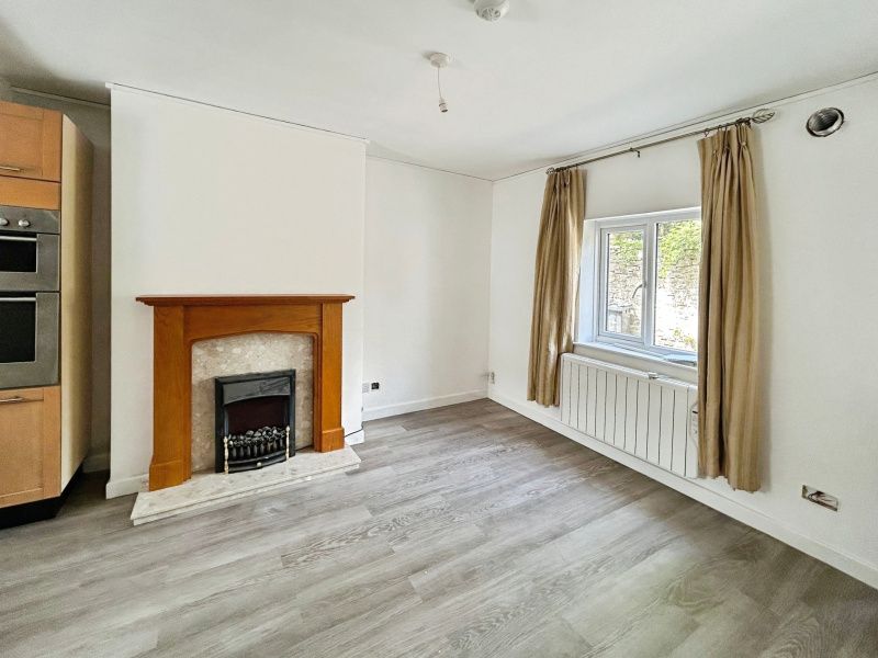 Property photo 3 of 8 Terraced Cottage