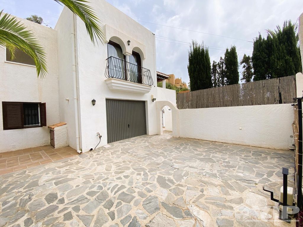 Property photo 3 of 44