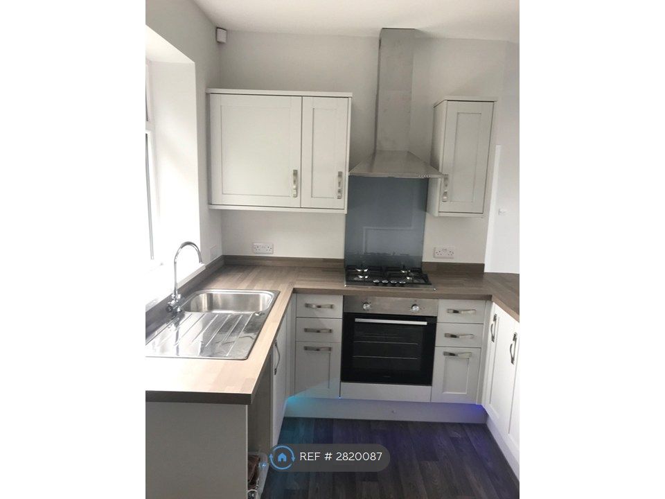 Property photo 2 of 11 Kitchen