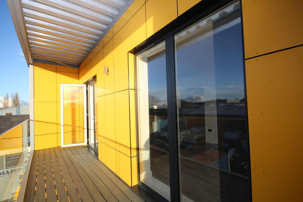 Property photo 3 of 16