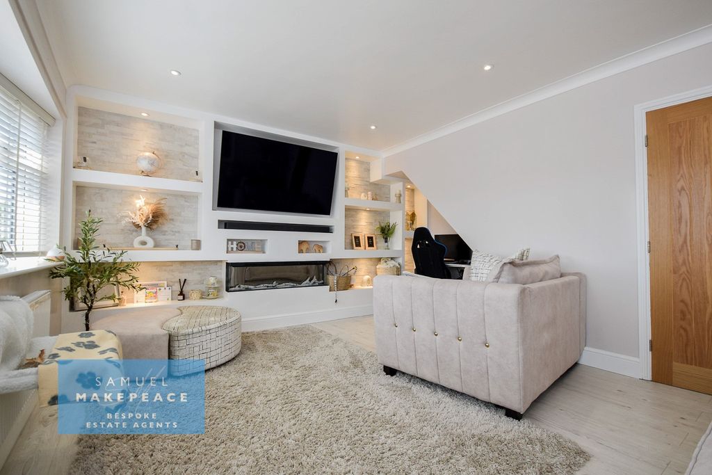 Property photo 2 of 24 To Edit Langland
