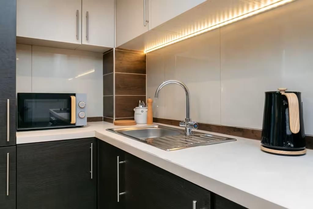 Property photo 3 of 11 Kitchen
