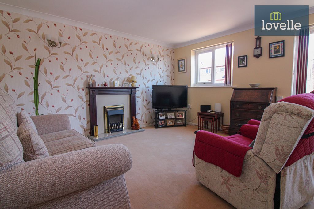 Property photo 2 of 18