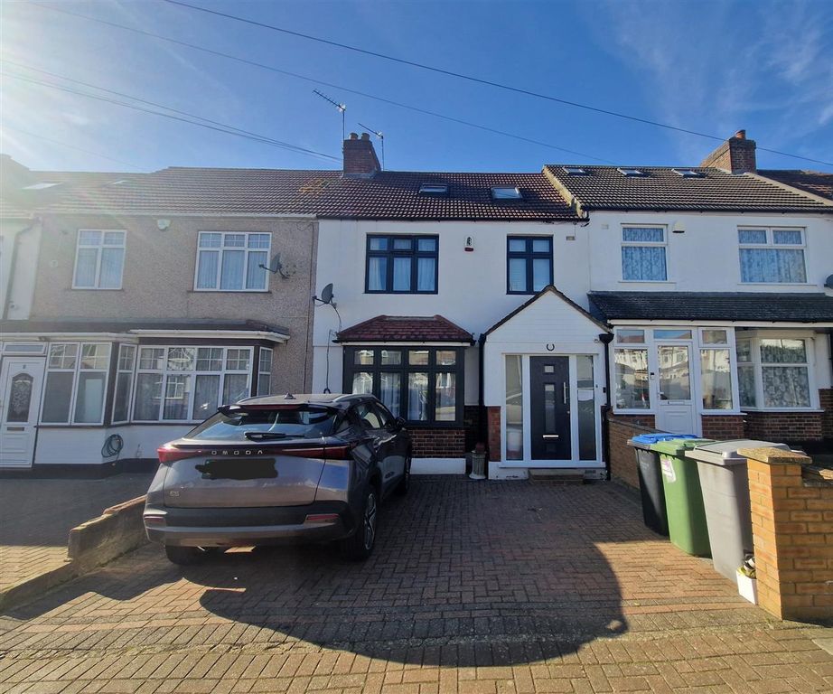 Property photo 1 of 16 6 Greenway Front.Jpg