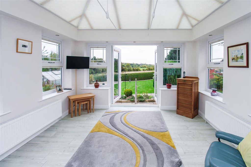 Property photo 2 of 12 Orangery