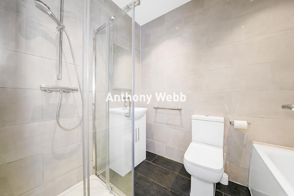 Property photo 3 of 12 Bath/Shower Room