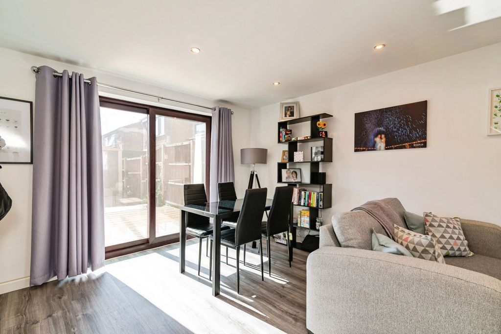 Property photo 3 of 15 Pbox-Img.Jpg