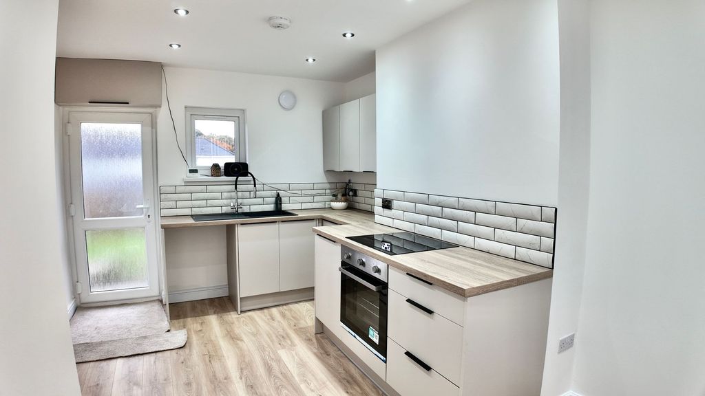 Property photo 2 of 24