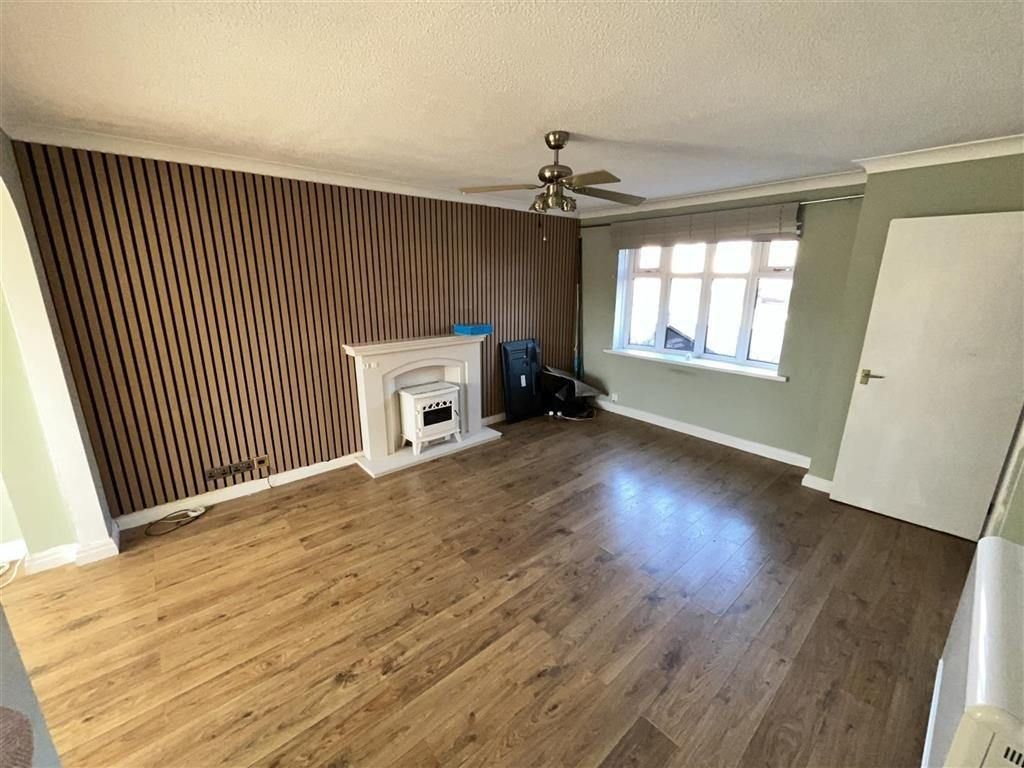 Property photo 3 of 8 Gallery