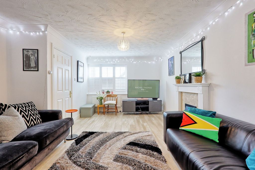 Property photo 2 of 37