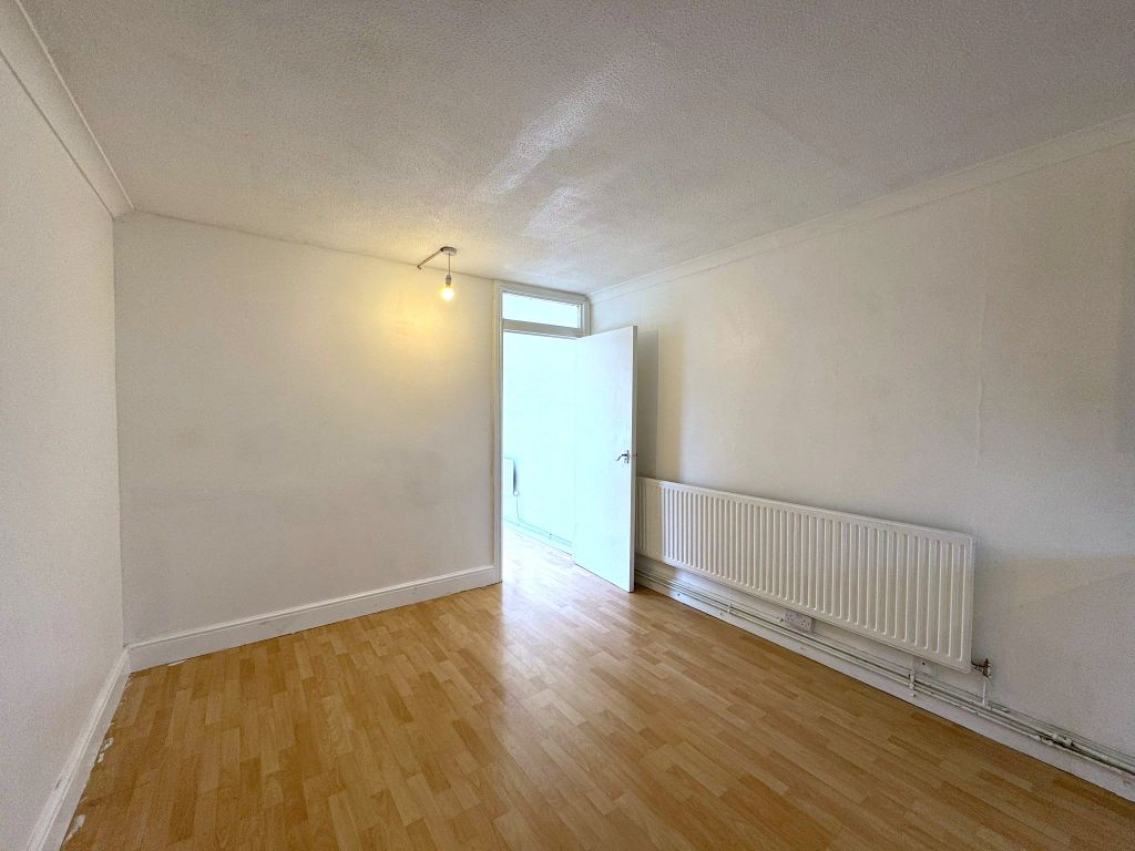 Property photo 2 of 6 81A Elms Lane (3)