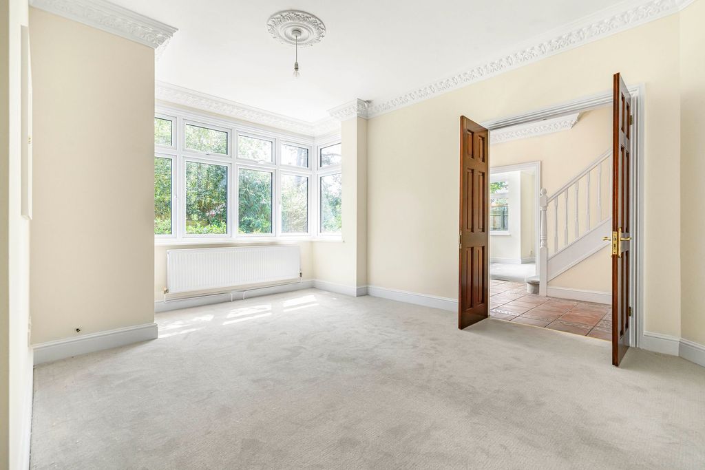 Property photo 3 of 37