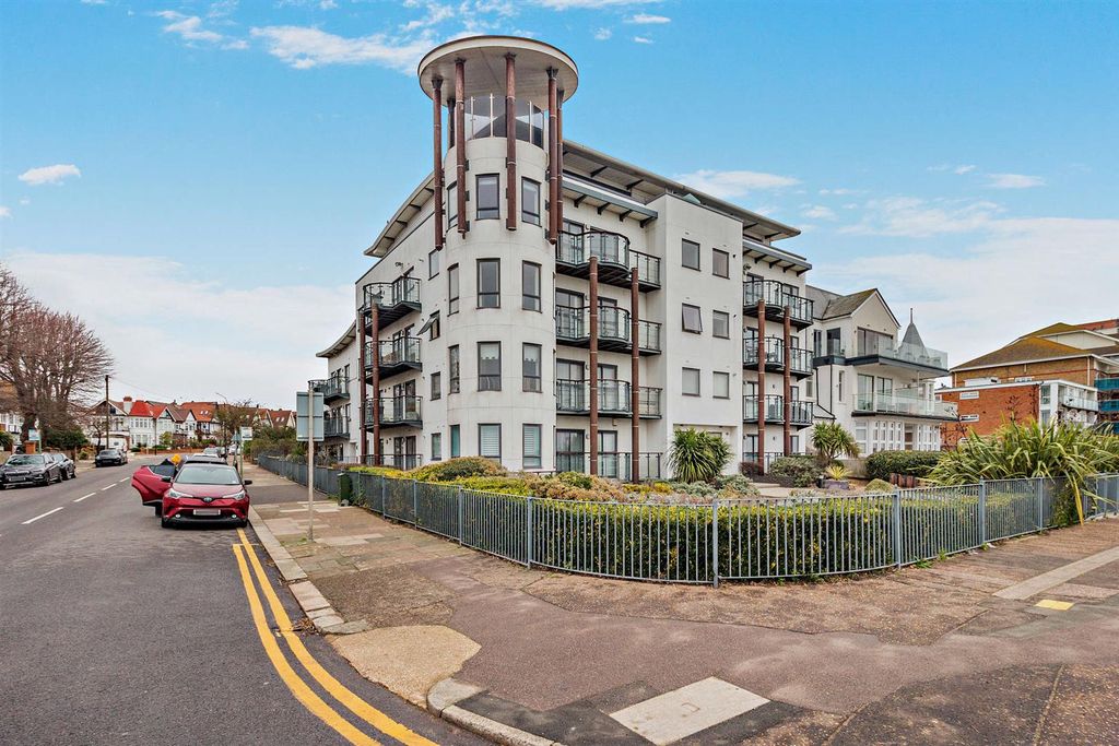 Property photo 1 of 13 8674111-Exterior01-800.Jpg