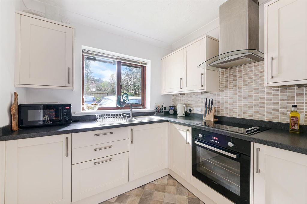 Property photo 3 of 14 Hookfield Mews (10).Jpg