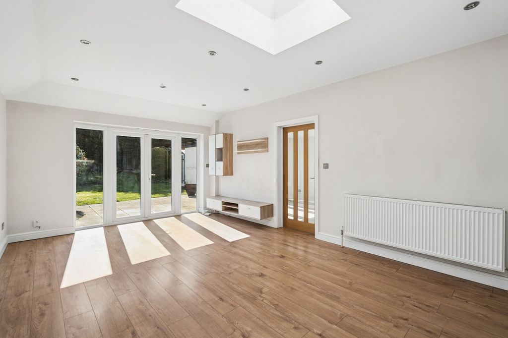 Property photo 2 of 21