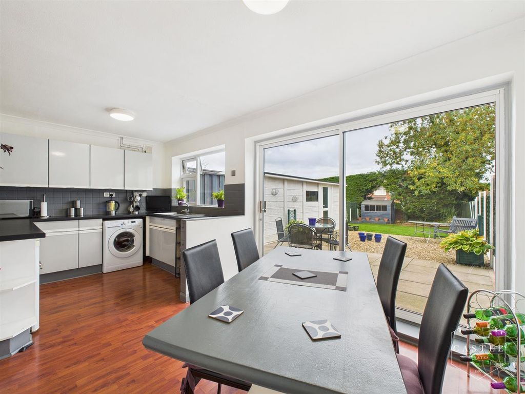 Property photo 2 of 16 Dining Kitchen