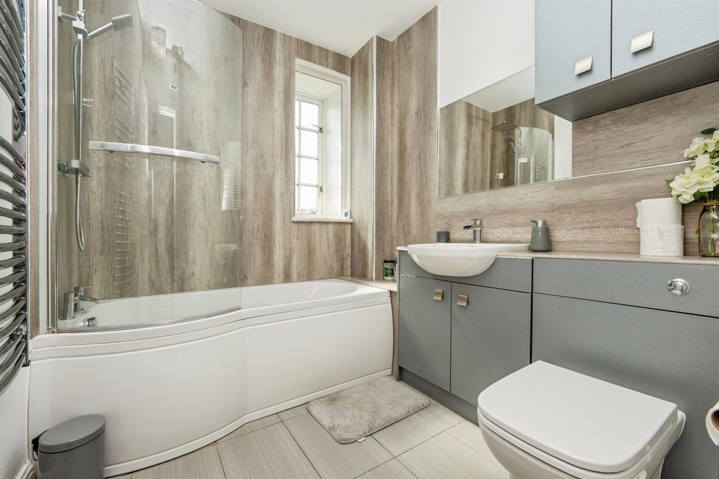 Property photo 2 of 25