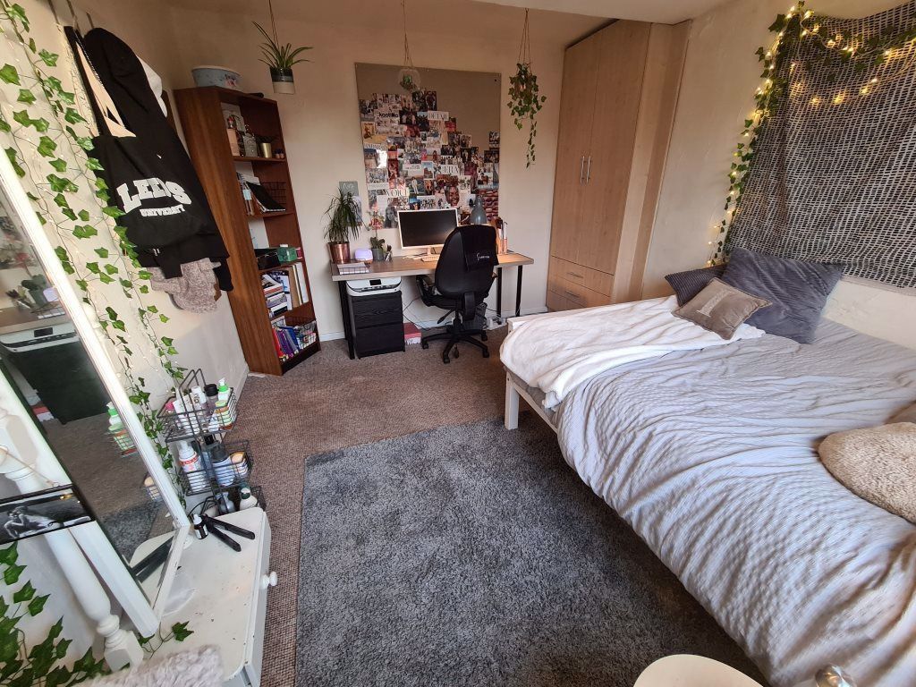 Property photo 2 of 26 A Bright And Cozy Master Bedroom Featuring A Comfo...