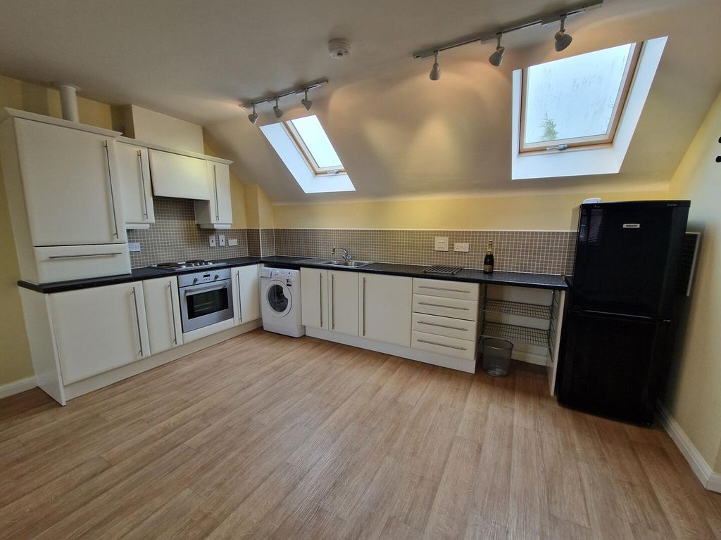Property photo 3 of 5 Kitchen