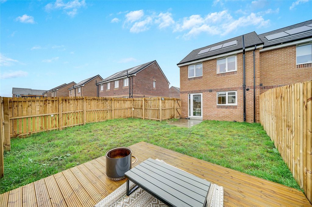 Property photo 2 of 22 Picture No. 16