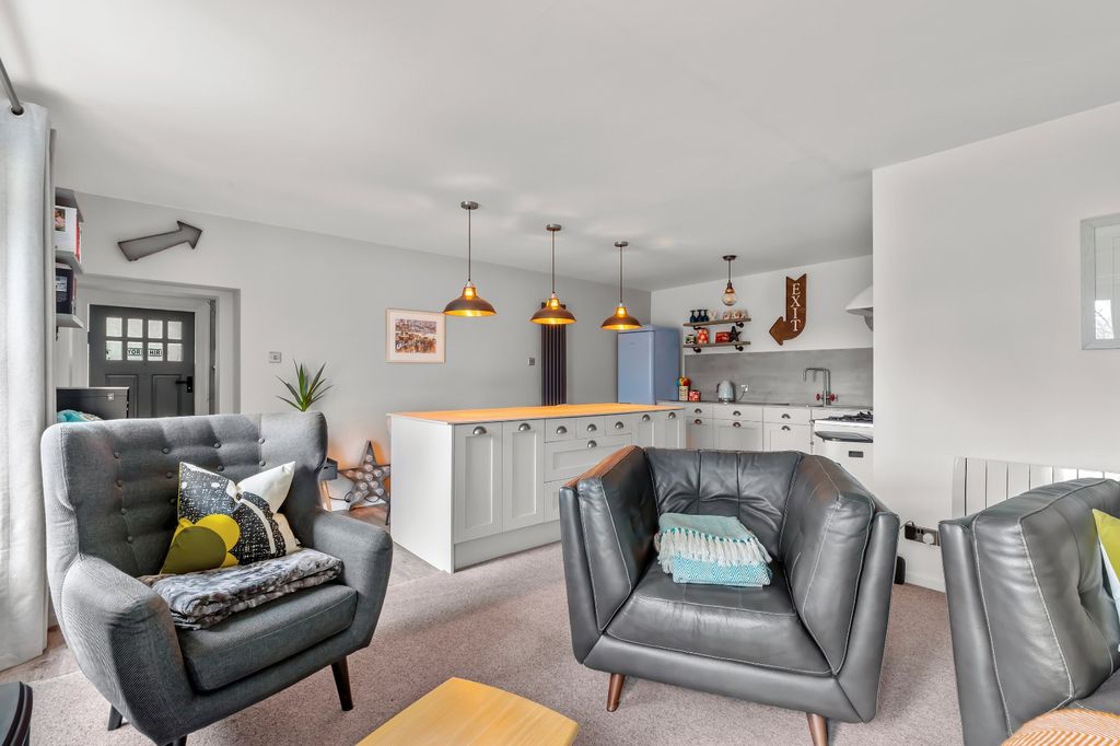 Property photo 3 of 28 Picture No. 15