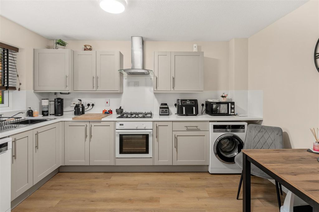 Property photo 2 of 18 141 Parklands, Banbury-4.Jpg