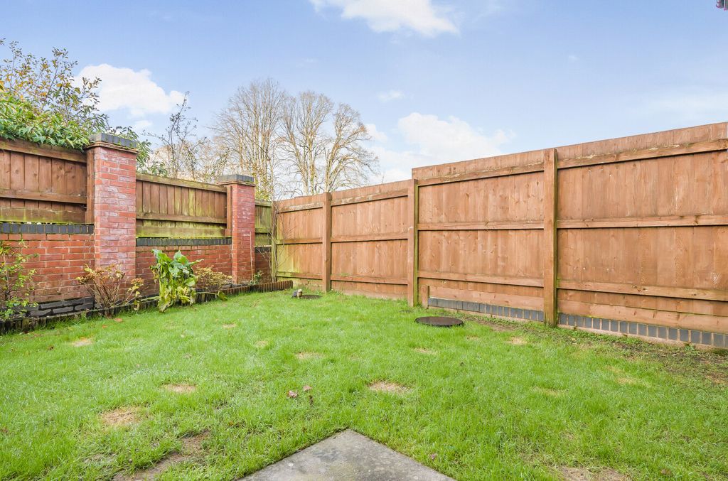 Property photo 3 of 12 Garden