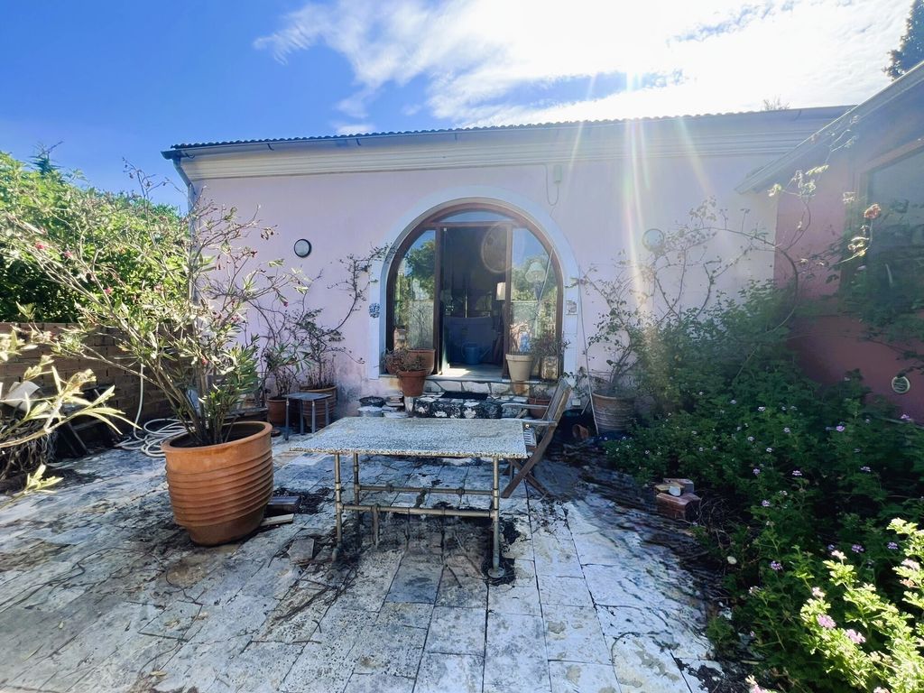 Property photo 1 of 8 Entrance