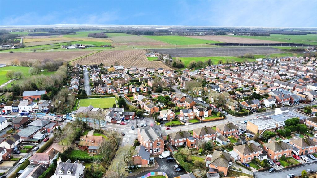 Property photo 2 of 23 School House Court